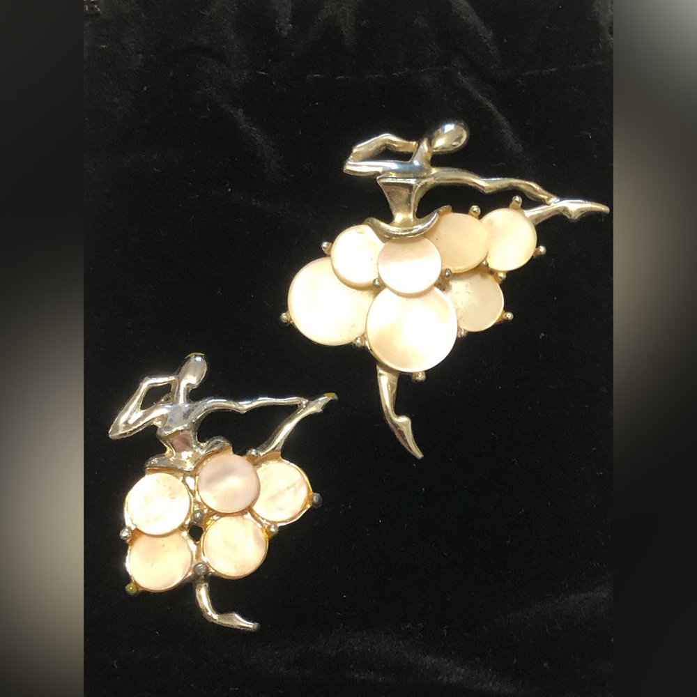 2 Vintage Ballerina Pins, silver and mother of Pearl - Picture 6 of 8